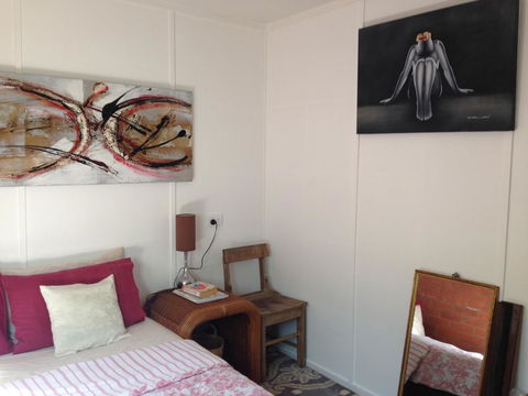 XYL Pets Friendly Seaside Boutique Guesthouse - Getaway Accommodation 13