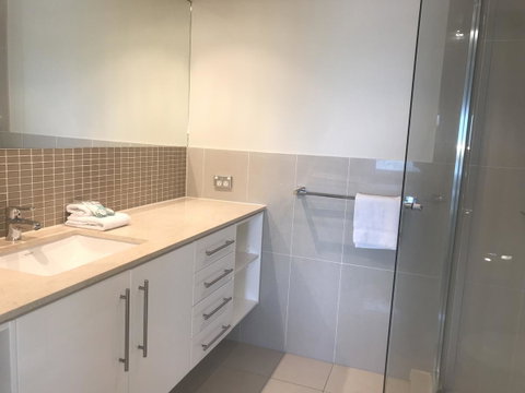 Proximity Waterfront Apartments - Getaway Accommodation 11