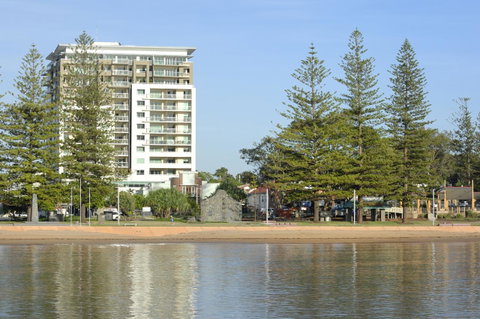 Proximity Waterfront Apartments - Getaway Accommodation 37