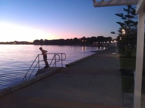Proximity Waterfront Apartments - Getaway Accommodation 40