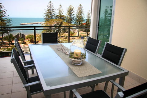 Proximity Waterfront Apartments - Getaway Accommodation 35