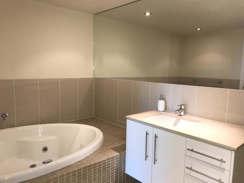 Proximity Waterfront Apartments - Getaway Accommodation 22