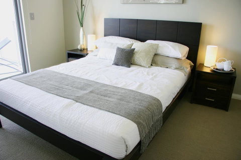 Proximity Waterfront Apartments - Getaway Accommodation 36