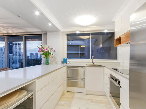 Sunbird Beach Resort Main Beach - Getaway Accommodation 8