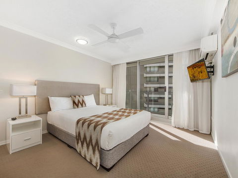 Sunbird Beach Resort Main Beach - Getaway Accommodation 24