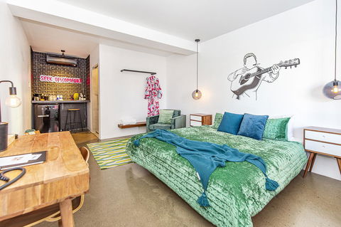 The Pink Hotel Coolangatta - Getaway Accommodation 27