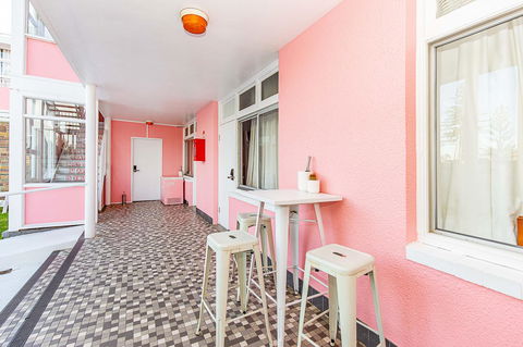 The Pink Hotel Coolangatta - Getaway Accommodation 3