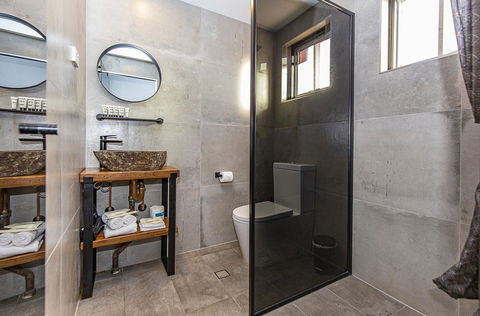 The Pink Hotel Coolangatta - Getaway Accommodation 22