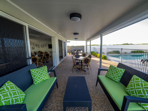 Mackay Oceanside Central Hotel Official - Getaway Accommodation 32
