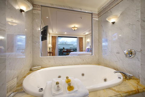 Imperial Hotel Gold Coast - Getaway Accommodation 6