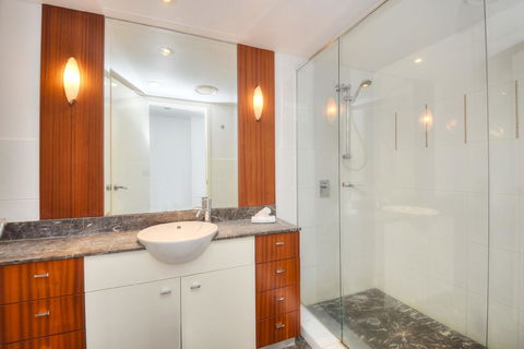 The Towers Of Chevron Renaissance - Holidays Gold Coast - Getaway Accommodation 17