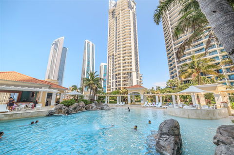 Towers Of Chevron - Private Apartment - Getaway Accommodation 0