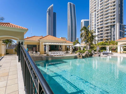 Towers Of Chevron - Private Apartment - Getaway Accommodation 11