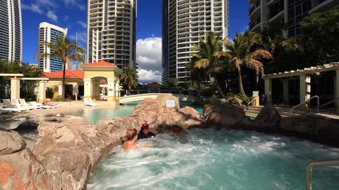 Towers Of Chevron - Private Apartment - Getaway Accommodation 10