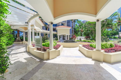 Towers Of Chevron - Private Apartment - Getaway Accommodation 15