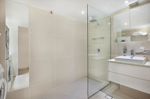Surfers International Apartments - Getaway Accommodation 12