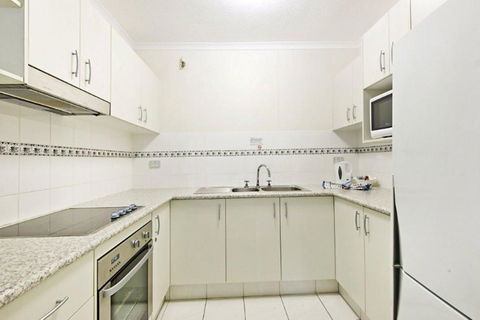 Surfers International Apartments - Getaway Accommodation 35