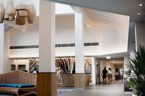 Novotel Cairns Oasis Resort - Getaway Accommodation 11