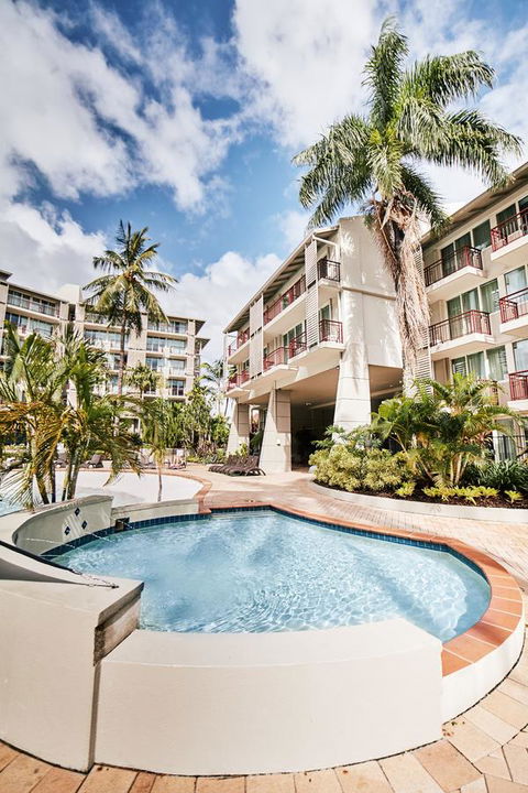 Novotel Cairns Oasis Resort - Getaway Accommodation 20