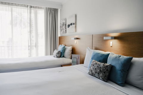 Novotel Cairns Oasis Resort - Getaway Accommodation 23