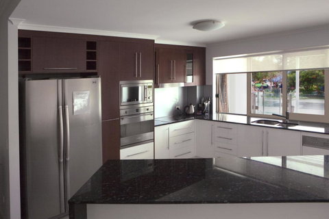 Waters Edge Apartment Cairns - Getaway Accommodation 8