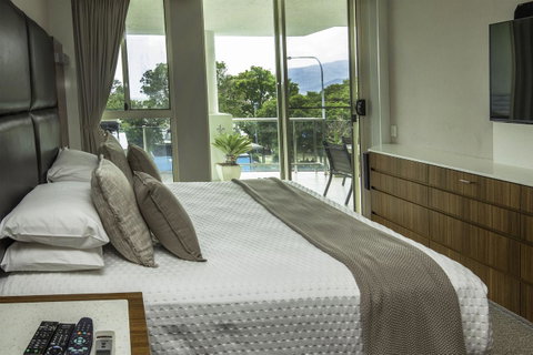 Waters Edge Apartment Cairns - Getaway Accommodation 3