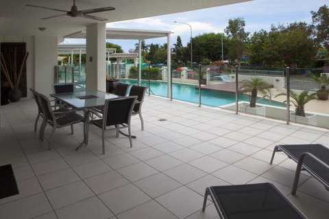 Waters Edge Apartment Cairns - Getaway Accommodation 10
