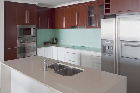 Waters Edge Apartment Cairns - Getaway Accommodation 6