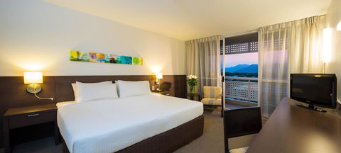 Cairns Harbourside Hotel - Getaway Accommodation 3