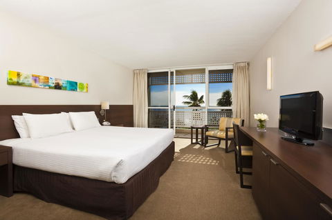 Cairns Harbourside Hotel - Getaway Accommodation 10