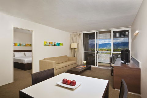 Cairns Harbourside Hotel - Getaway Accommodation 13