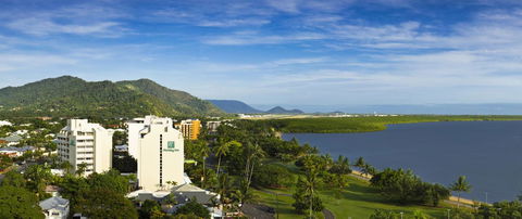 Cairns Harbourside Hotel - Getaway Accommodation 7