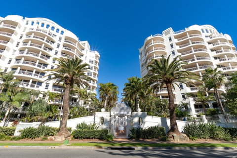 ULTIQA Burleigh Mediterranean Resort - Getaway Accommodation 13