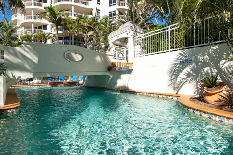 ULTIQA Burleigh Mediterranean Resort - Getaway Accommodation 12