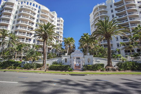ULTIQA Burleigh Mediterranean Resort - Getaway Accommodation 19