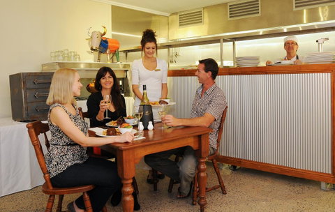 Cairns Queenslander Hotel & Apartments - Getaway Accommodation 11