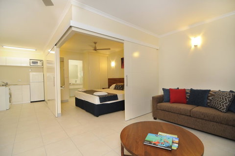 Cairns Queenslander Hotel & Apartments - Getaway Accommodation 17