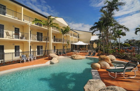 Cairns Queenslander Hotel & Apartments - Getaway Accommodation 2