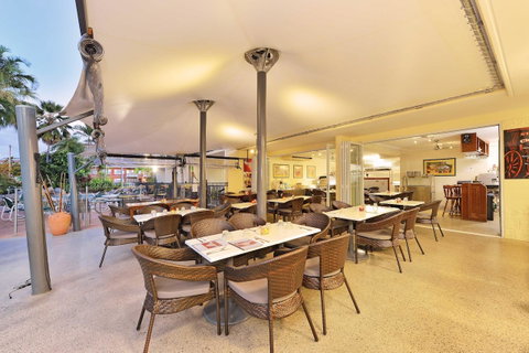 Cairns Queenslander Hotel & Apartments - Getaway Accommodation 3