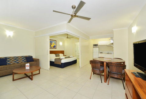 Cairns Queenslander Hotel & Apartments - Getaway Accommodation 9