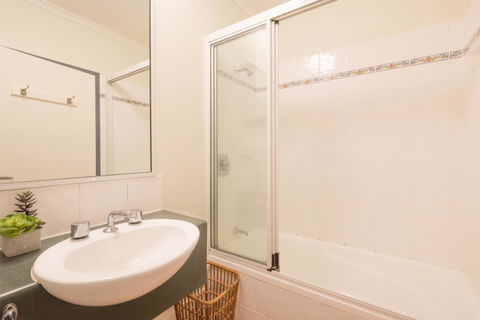 Coral Tree Inn - Getaway Accommodation 41