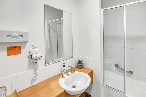 Coral Tree Inn - Getaway Accommodation 33