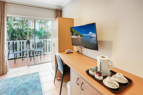 Coral Tree Inn - Getaway Accommodation 12