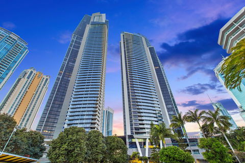 Holiday Holiday Circle On Cavill Apartments - Getaway Accommodation 35