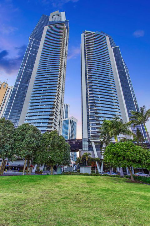 Holiday Holiday Circle On Cavill Apartments - Getaway Accommodation 31