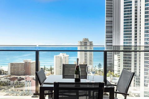 Holiday Holiday Circle On Cavill Apartments - Getaway Accommodation 16