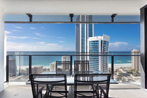 Holiday Holiday Circle On Cavill Apartments - Getaway Accommodation 13