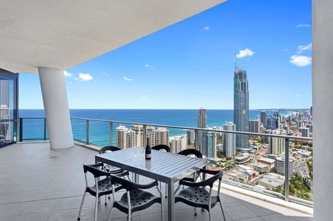 Holiday Holiday Circle On Cavill Apartments - Getaway Accommodation 5