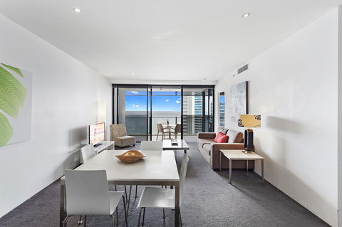 Holiday Holiday Circle On Cavill Apartments - Getaway Accommodation 40