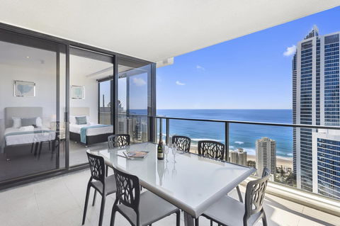 Holiday Holiday Circle On Cavill Apartments - Getaway Accommodation 3